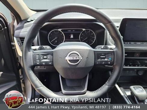 Used 2025 Nissan Rogue SV FWD image 18