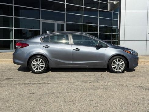 Used 2017 Kia Forte S FWD image 2