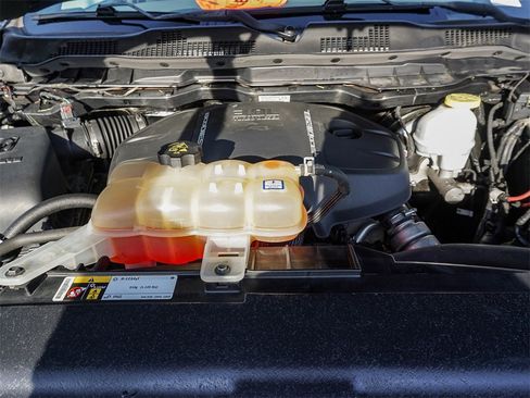 Used 2018 RAM 1500 Classic SLT image 27