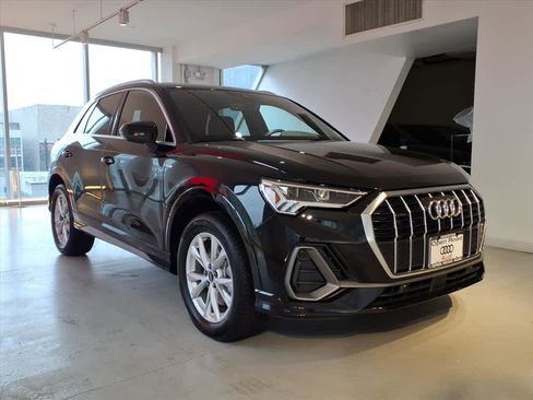 Certified 2025 Audi Q3 2.0T Premium w/ Convenience Package image 3