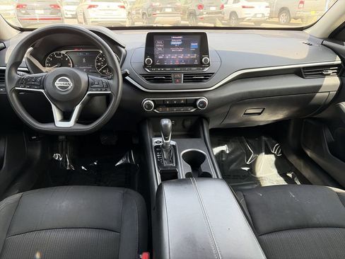 Used 2022 Nissan Altima 2.5 SV image 2