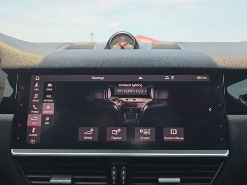 Used 2020 Porsche Cayenne AWD/4WD image 32