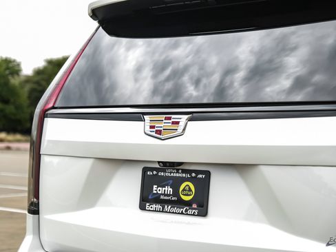 Used 2024 Cadillac Escalade ESV V AWD/4WD image 15