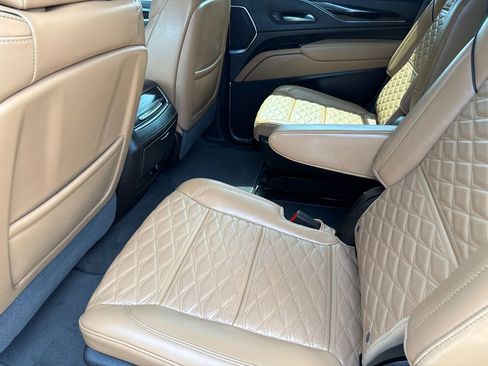 Used 2023 Cadillac Escalade Premium Luxury w/ Performance Package image 19