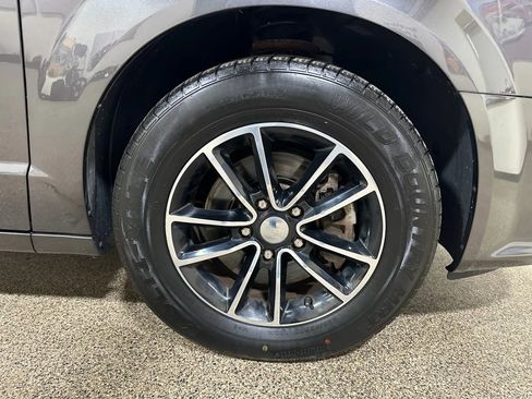 Used 2017 Dodge Grand Caravan SE image 51