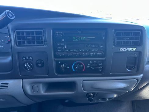 Used 2004 Ford Excursion XLT AWD/4WD image 14