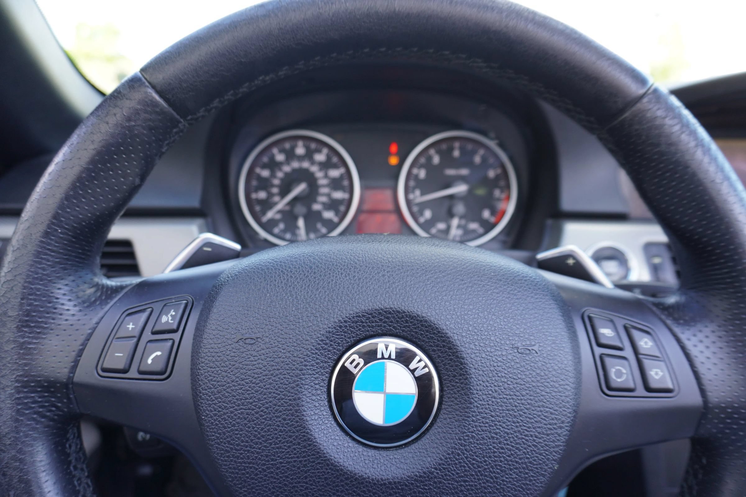 Used 2011 BMW 335i Convertible w/ M Sport Pkg RWD image 19