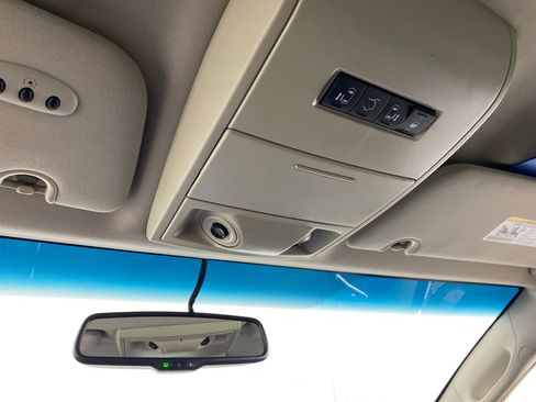 Used 2015 Chrysler Town & Country Touring w/ Driver Convenience Group FWD image 24