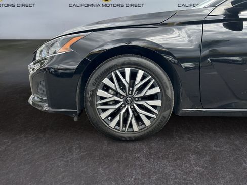 Used 2025 Nissan Altima 2.5 SV FWD image 14