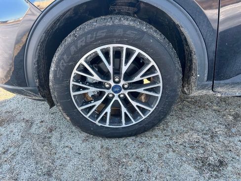 Used 2021 Ford Escape SE image 4