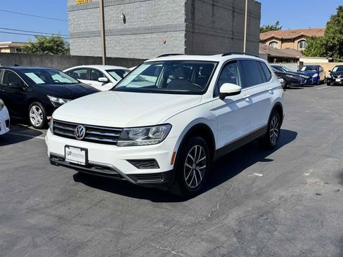Used 2020 Volkswagen Tiguan SE w/ Panoramic Sunroof Package FWD image 13