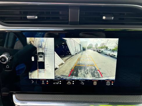 Used 2024 GMC Sierra 2500 Denali AWD/4WD image 18