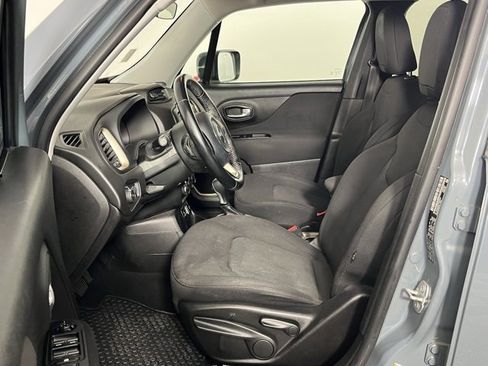 Used 2017 Jeep Renegade Latitude w/ Cold Weather Group image 20