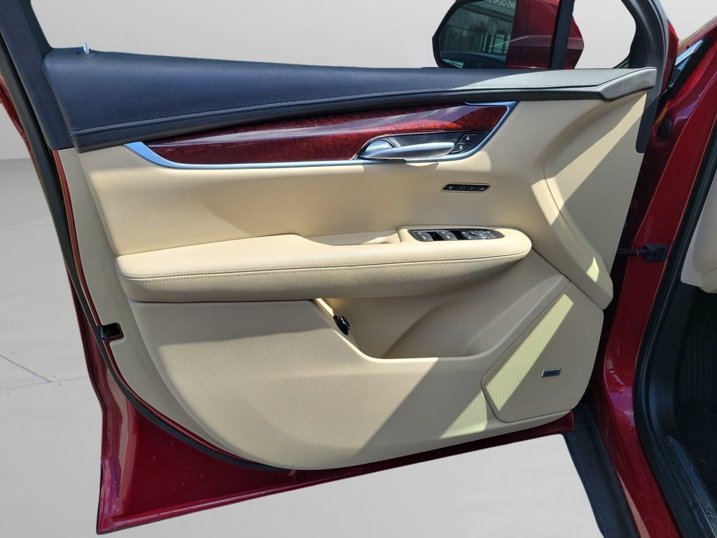 Used 2019 Cadillac XT5 Luxury FWD image 17
