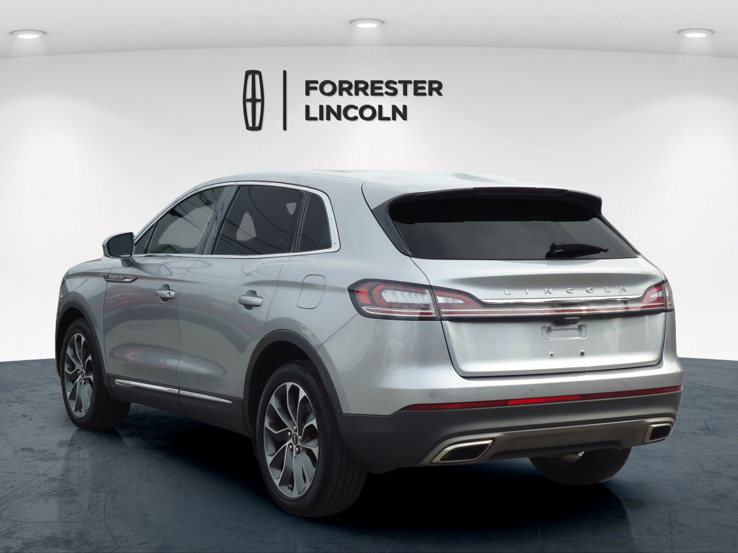 Used 2023 Lincoln Nautilus Reserve AWD/4WD image 5