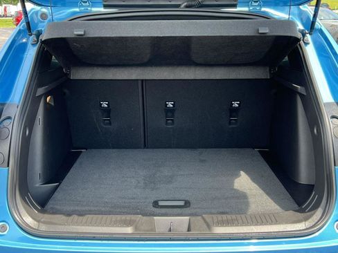 Used 2025 Chevrolet Trax RS w/ Sunroof Package FWD image 29