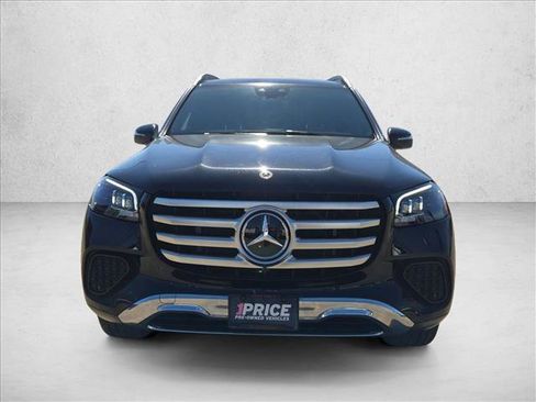 Used 2025 Mercedes-Benz GLS 450 4MATIC image 2