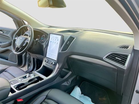 Used 2024 Ford Edge SEL image 29