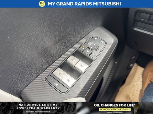 New 2026 Mitsubishi Outlander SE image 30