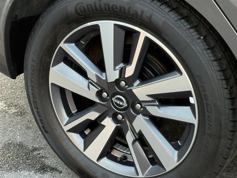 Used 2023 Nissan Versa SV image 10