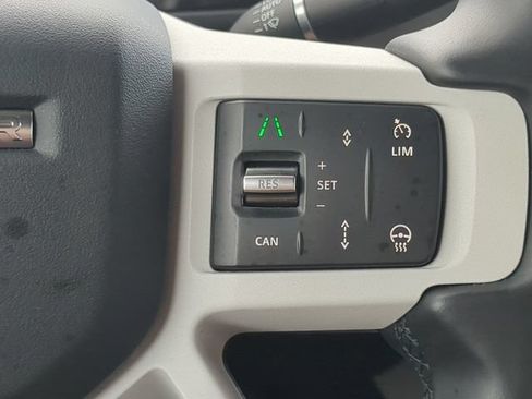 Used 2025 Land Rover Defender 110 X-Dynamic SE AWD/4WD image 30