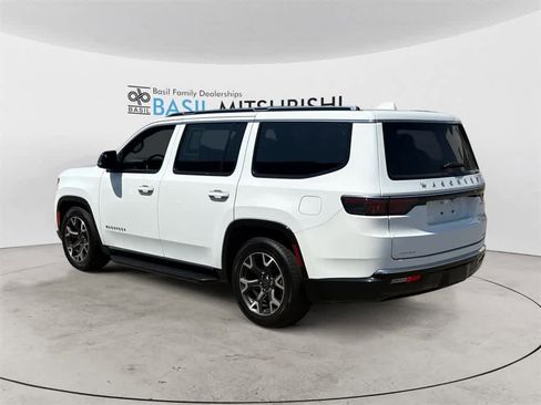 Used 2023 Jeep Wagoneer Series III w/ Preferred Equipment Group image 3