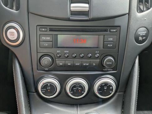 Used 2015 Nissan 370Z Coupe RWD image 17