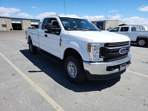 Used 2018 Ford F250 XL w/ Power Equipment Group AWD/4WD image 4