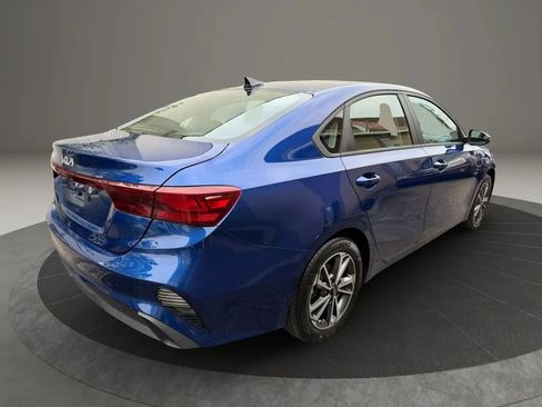 Used 2023 Kia Forte LXS w/ LXS Technology Package FWD image 5