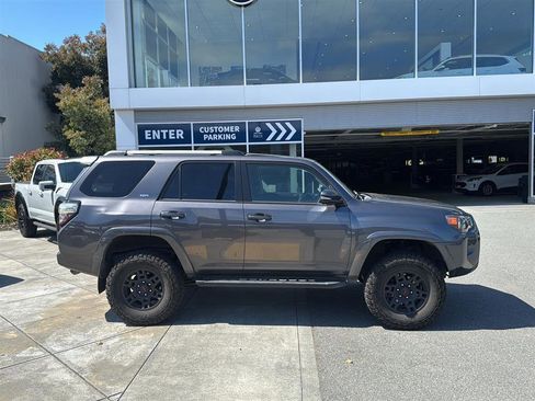 Used 2022 Toyota 4Runner SR5 Premium w/ Moonroof Package AWD/4WD image 5