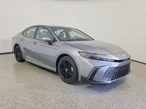 Used 2026 Toyota Camry SE FWD image 4