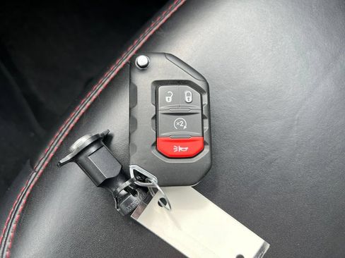Used 2024 Jeep Wrangler Unlimited Rubicon AWD/4WD image 34