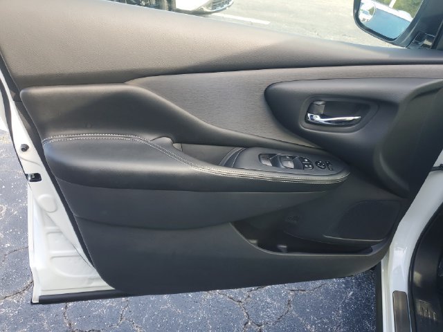 Used 2024 Nissan Murano SV w/ SV Midnight Edition Package FWD image 11