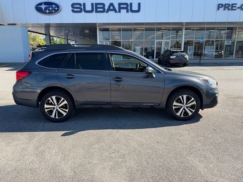 Used 2019 Subaru Outback 2.5i Limited image 2
