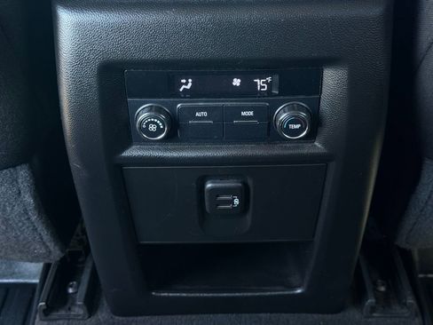 Used 2019 Chevrolet Traverse LT image 13