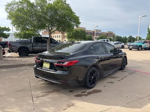 Used 2025 Toyota Camry SE w/ Convenience Package image 5