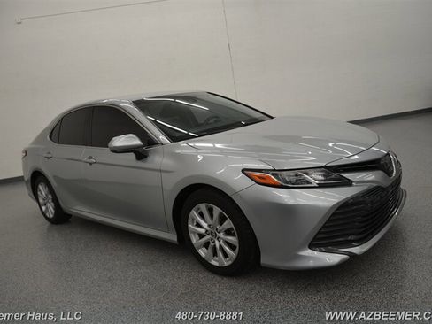 Used 2018 Toyota Camry LE image 7