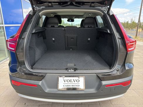 Used 2025 Volvo XC40 B5 Core AWD/4WD image 9