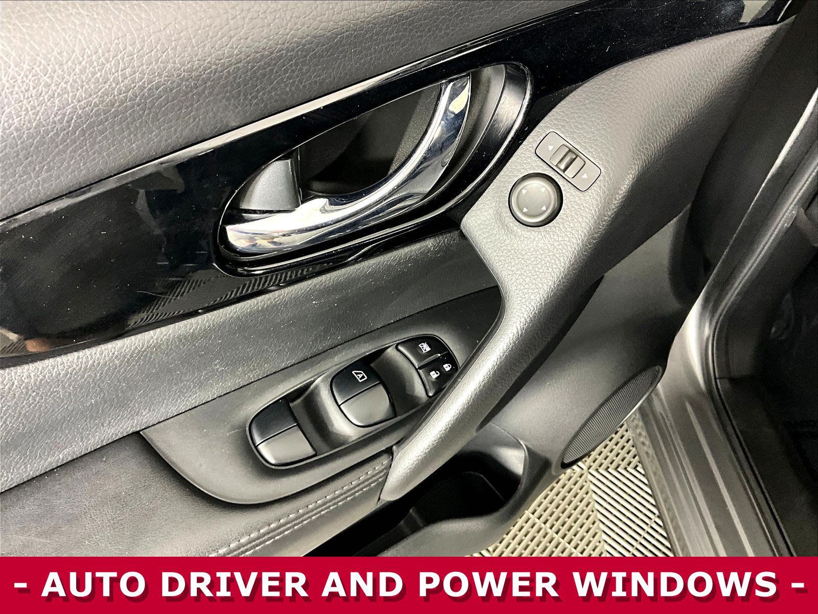 Used 2019 Nissan Rogue Sport SV AWD/4WD image 39