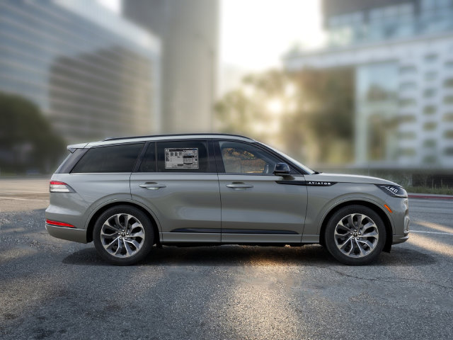 New 2027 Lincoln Aviator AWD image 6
