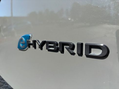 Used 2021 Chrysler Pacifica Touring w/ S Appearance Package image 20