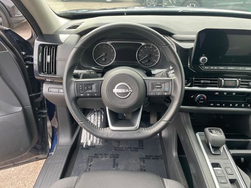 Used 2025 Nissan Pathfinder SV image 30