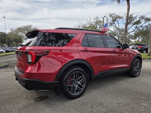 Used 2025 Ford Explorer ST-Line w/ Premium Package image 5