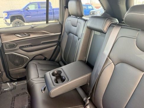 New 2025 Jeep Grand Cherokee Limited w/ Luxury Tech Group II AWD/4WD image 35