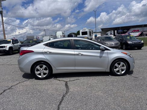 Used 2013 Hyundai Elantra GLS w/ Preferred Pkg FWD image 7