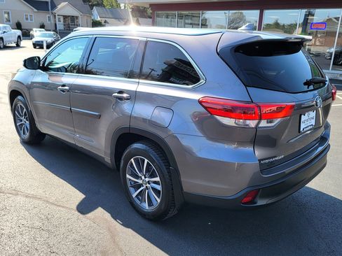 Used 2018 Toyota Highlander XLE image 7