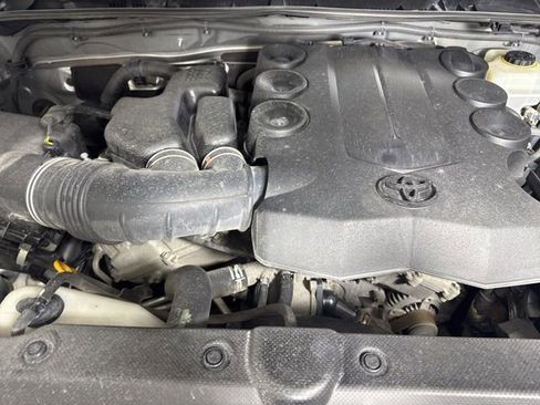 Used 2011 Toyota 4Runner SR5 AWD/4WD image 9