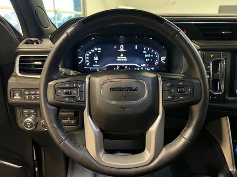 Used 2023 GMC Yukon Denali w/ Denali Reserve Package image 11
