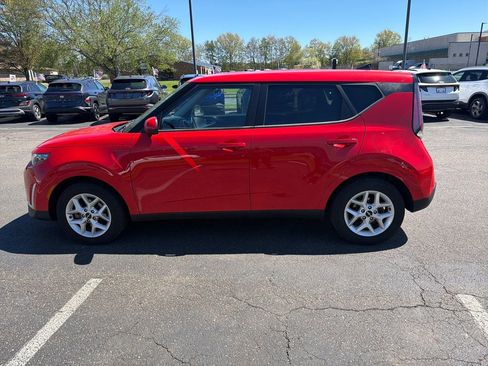 Used 2024 Kia Soul LX w/ Option Group 015 FWD image 6