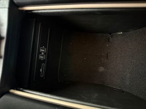 Used 2017 Mercedes-Benz GLC 300 4MATIC image 25